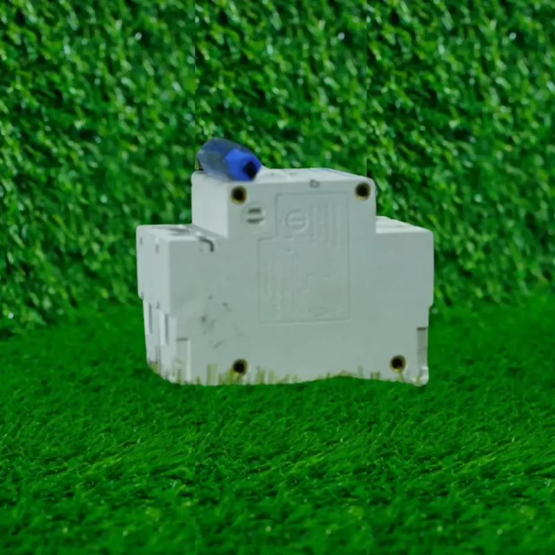 Tomzn 2P DC Circuit Breaker 100A 125A side and terminal view