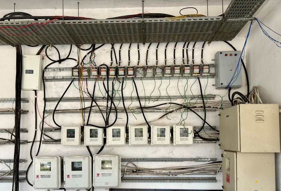 How to Select a DC Circuit Breaker for Solar Panels